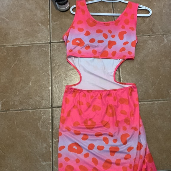 Fun, light open back dress - Picture 2 of 2